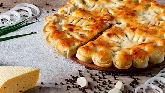 Осетинский пирог с говядиной и сыром