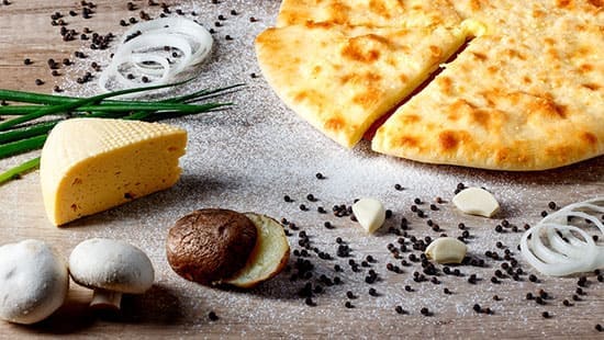 Осетинский пирог с сыром, картошкой и грибами